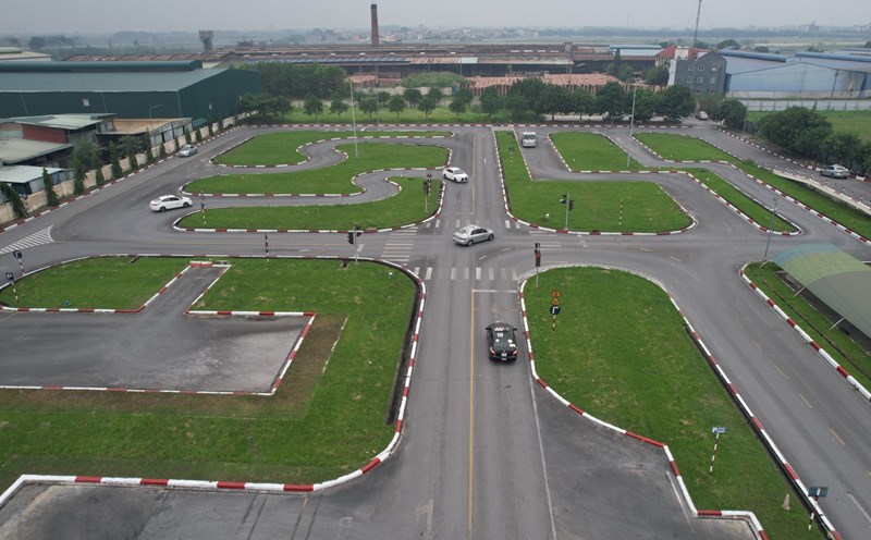 Sân Tập Sát Sân Thi Sát Hạch-Giá Thi Bằng Lái Xe Ô Tô