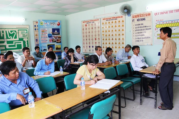 Học Lý Thuyết-Cách Đăng Ký Thi Bằng Lái Xe B2