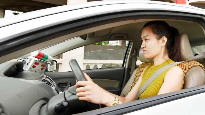 Học Lái Xe Hơi-Giá Học Bằng Lái Xe Hơi