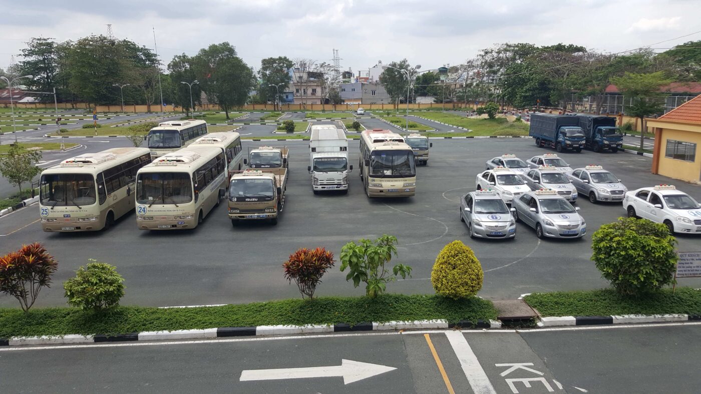 Sân Tập Lái Xe Trường Dạy Lái Xe Tiến Thành-Học Bằng Lái Xe Hơi Trả Góp