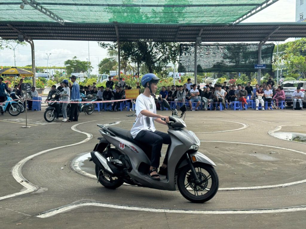 Thi Bằng Lái Xe Hạng A2-Giá Học Bằng A2