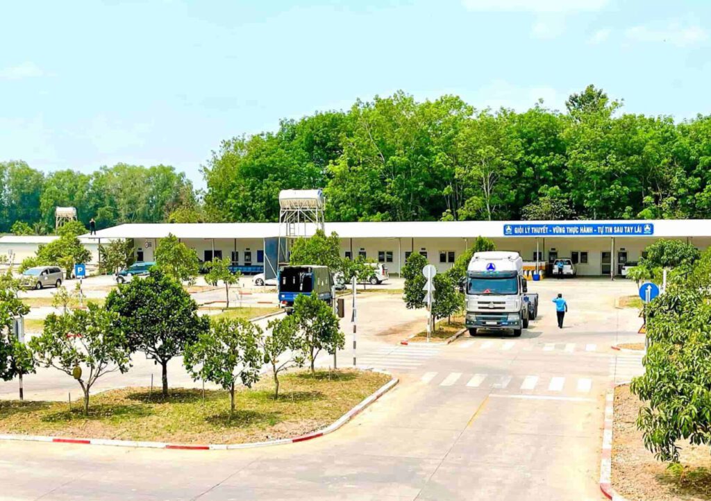 Trường Dạy Lái Xe Bách Việt-Học Bằng Lái Xe Hơi Trả Góp