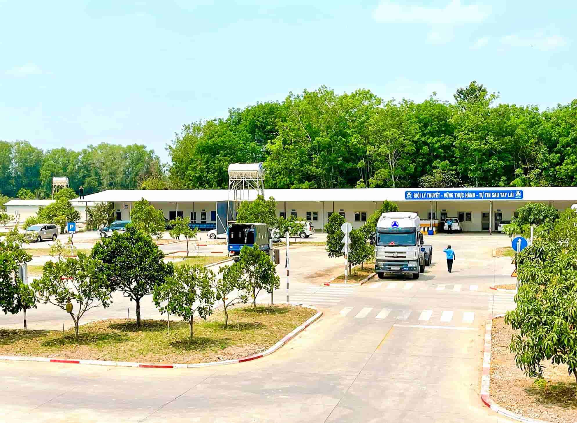 Trường Dạy Lái Xe Bách Việt-Học Bằng B Cơ Khí tphcm