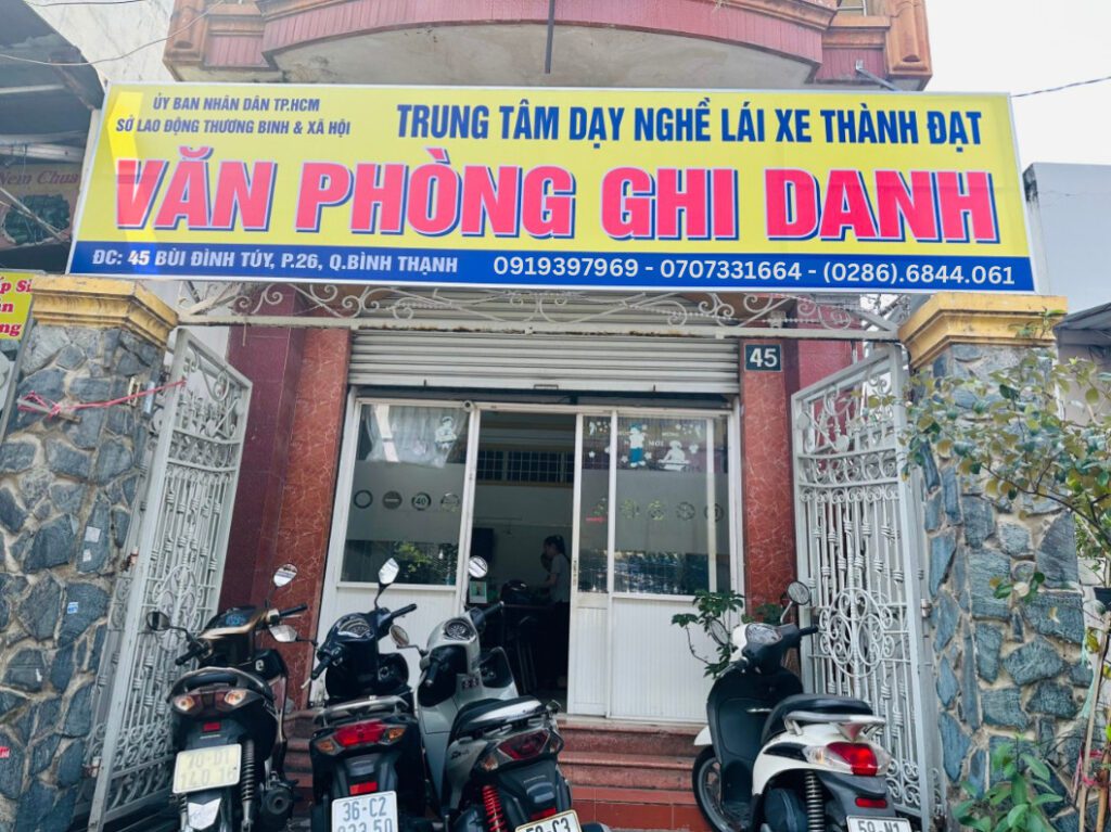 Trường Dạy Lái Xe Thành Đạt-Chi Phí Học Bằng B Số Sàn