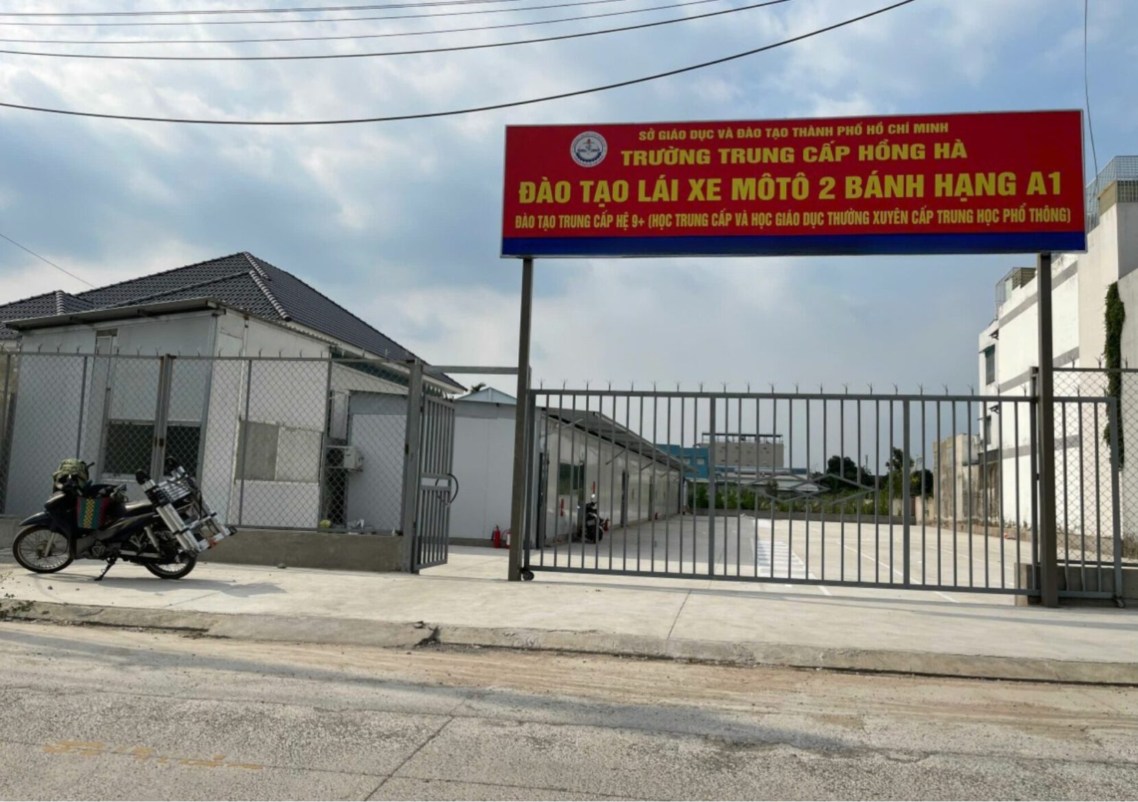 Trường Trung Cấp Hồng HàTrường Trung Cấp Nghề Quang Trung-Đăng Ký Giấy Phép Lái Xe Máy