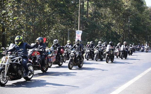 Xe Mô Tô Phân Khối Lớn-Giá Thi Bằng Lái A2