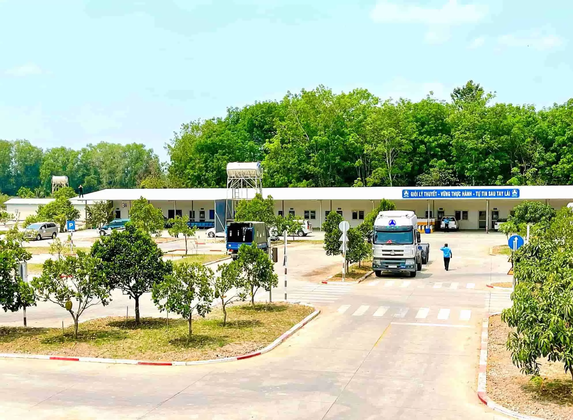 Trung Tâm Giao Dục Nghề Nghiệp Bách Việt - Trung tâm dạy lái xe máy TPHCM